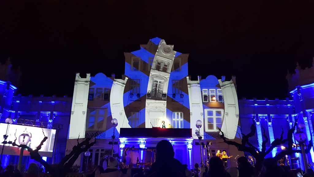 Cabalgata de los Reyes Magos en Huesca y Teruel las luces le dan ese color especial a la fiesta