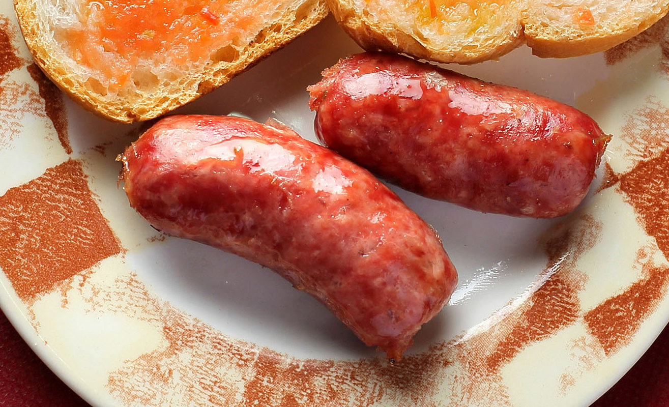 Jueves Lardero longaniza en el puchero ese es el dicho que se dice el jueves antes de carnaval