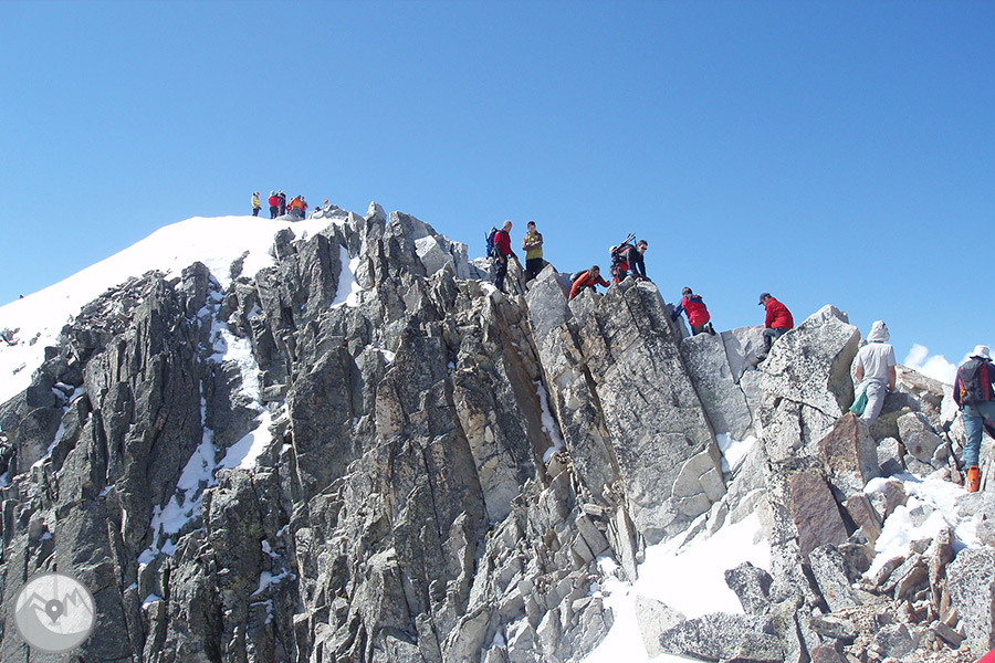 Vuelta al aneto en la que podrás disfrutar de un agradable paisaje pirenaico